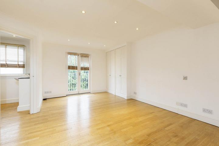 			4 Bedroom, 2 bath, 2 reception House			 Pattison Road, Hampstead